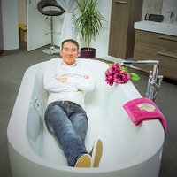 Herr Weber in einer Badewanne