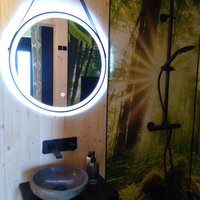 Spiegel mit Belichtung