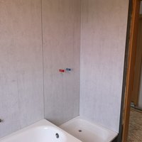 Wandpanele wird montiert